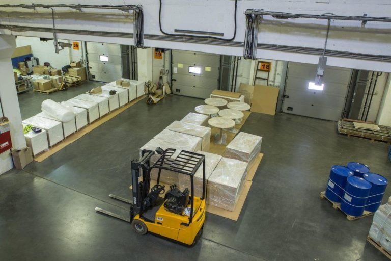 Home Moderne goederenlift voor efficiënte verplaatsing van goederen tussen verdiepingen in logistieke gebouwen